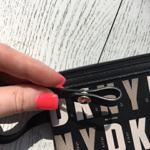 BUNDLE ONLY🆕DKNY Pouchette - Picture 2 of 3